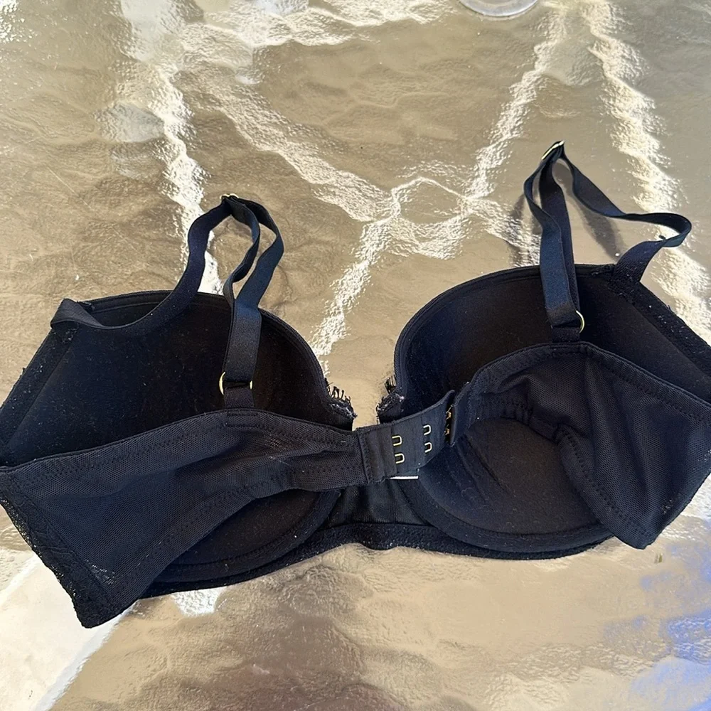 Victoria’s secret bra in black - Picture 2 of 3